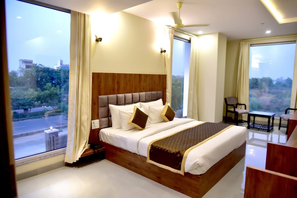 Superior Room | In-room safe, soundproofing, bed sheets