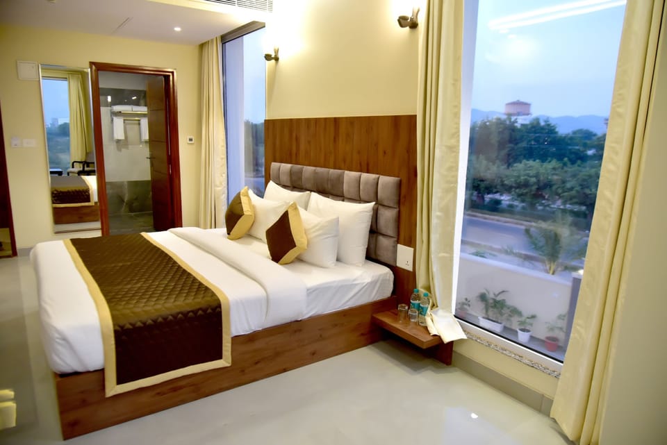 Superior Room | In-room safe, soundproofing, bed sheets