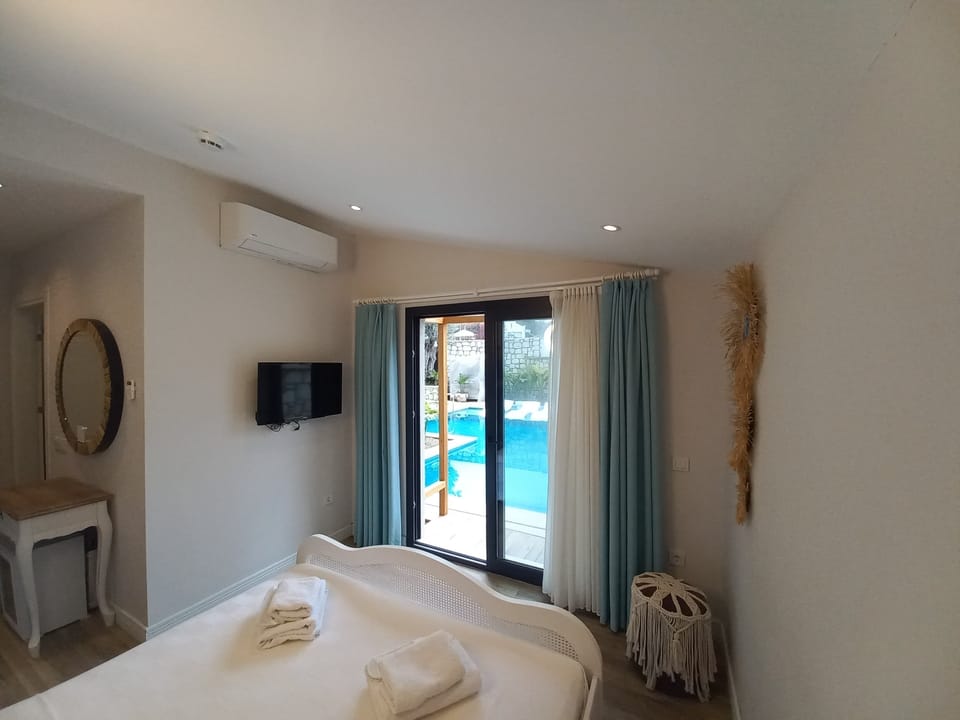 Comfort Double Room | Premium bedding, minibar, soundproofing, free WiFi