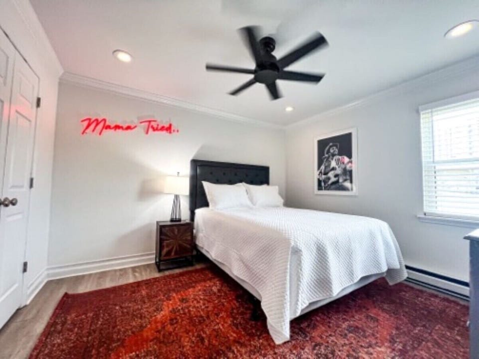 "Momma tried" bedroom 