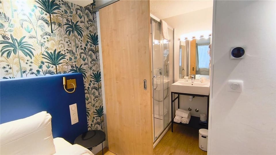 Hair dryer, towels