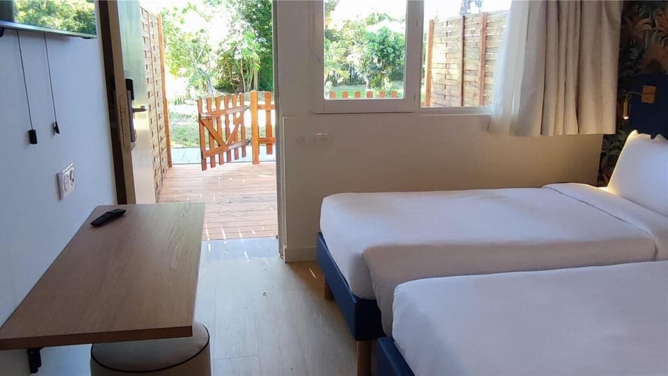 Desk, free WiFi, bed sheets