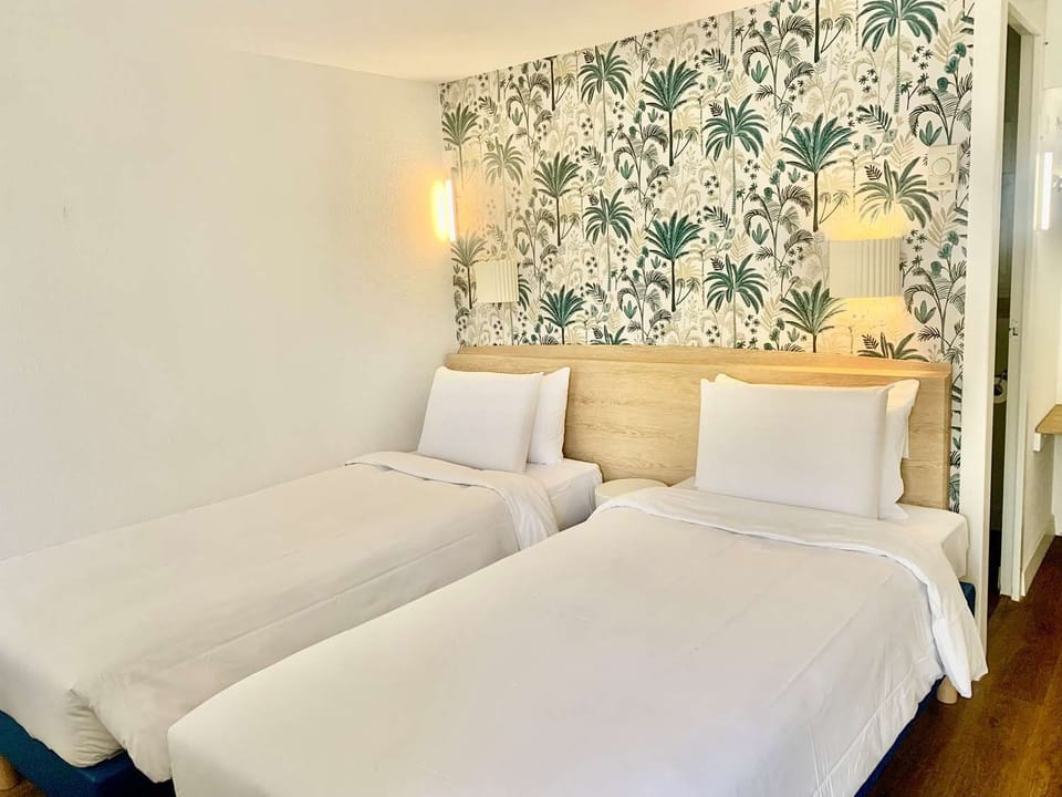 Desk, free WiFi, bed sheets