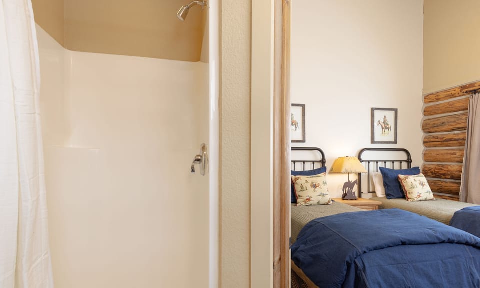 CH 11 Bandit Way Bathroom 2