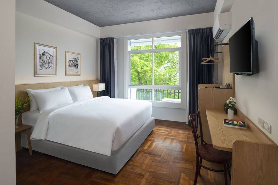 Premier King Room | Hypo-allergenic bedding, in-room safe, iron/ironing board, free WiFi