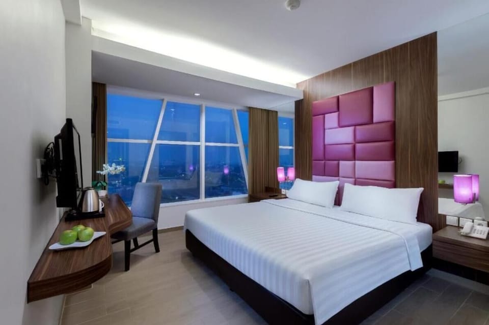 Superior Room | Minibar, in-room safe, desk, laptop workspace