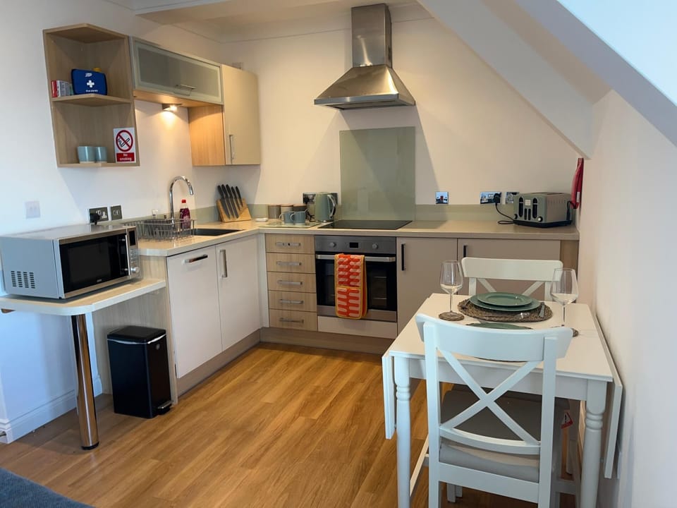 Apartment (1 Bedroom) | Private kitchen | Microwave, oven, electric kettle, toaster