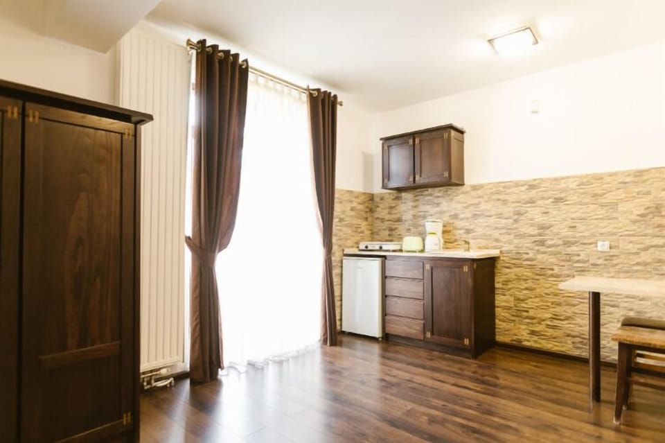Comfort Studio | Premium bedding, down comforters, minibar, desk