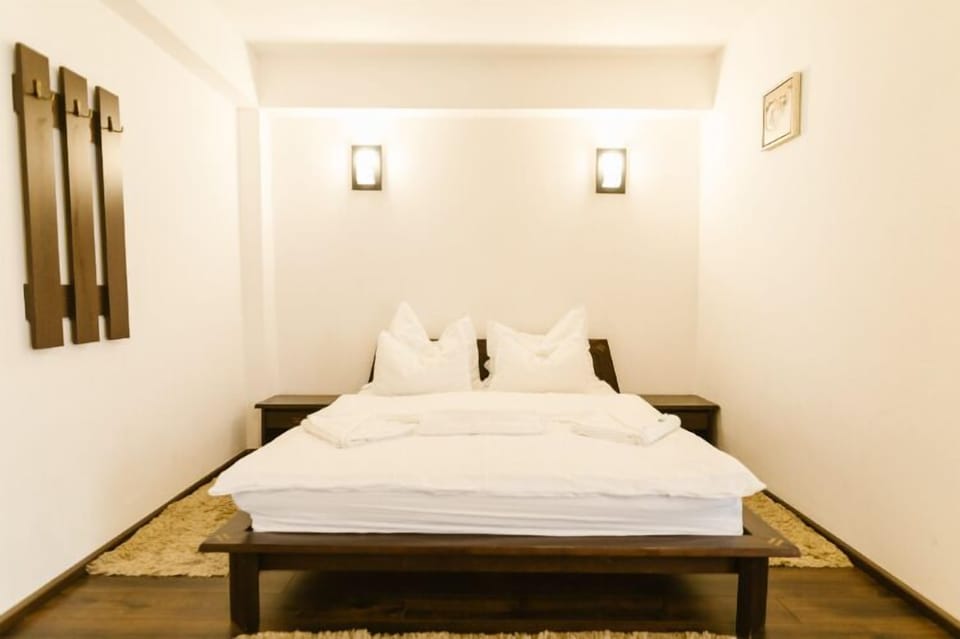 Comfort Studio | Premium bedding, down comforters, minibar, desk