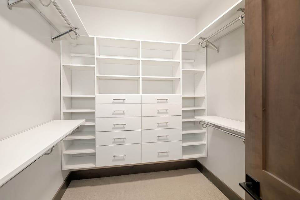 Pura Vida: - The master closet is big enough for a pack-n-play (there is one furnished in the home).