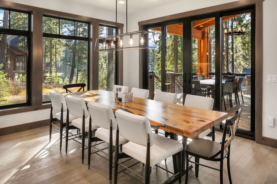 Pura Vida: - Large dining table with seating for 10. An extra 4 can sit at the kitchen bar.