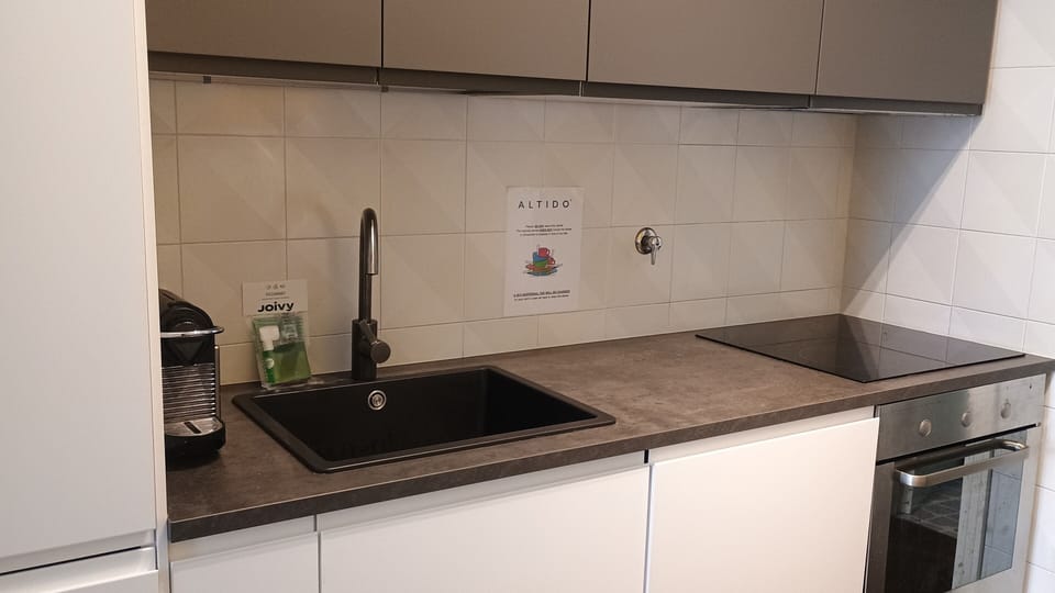 Apartment, 3 Bedrooms | Private kitchen | Fridge, microwave, oven, stovetop