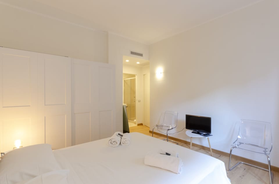 Apartment, 3 Bedrooms | 3 bedrooms, desk, WiFi (free), bed sheets
