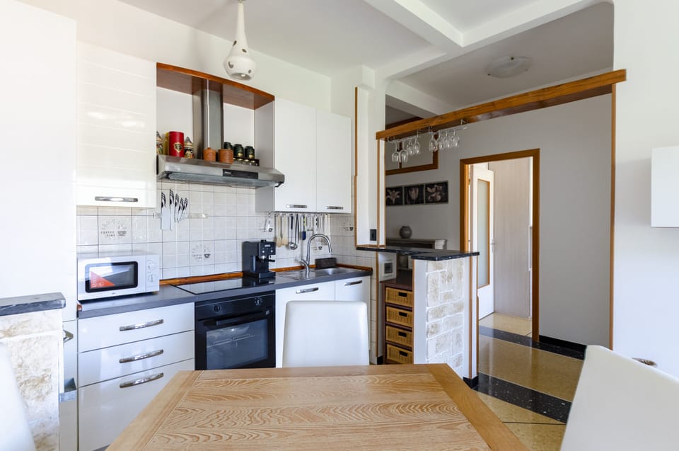Apartment, 1 Double Bed with Sofa bed, Terrace, Mountain View | Private kitchen | Fridge, oven, stovetop, dishwasher