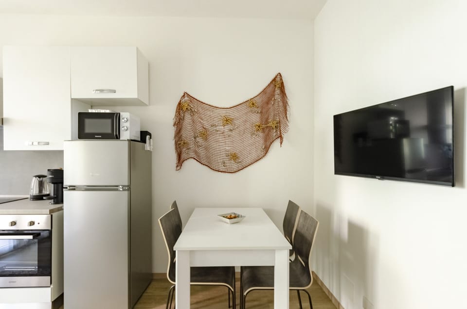 Apartment, 1 Double Bed with Sofa bed, Balcony | Private kitchen | Espresso maker, fridge, microwave, oven