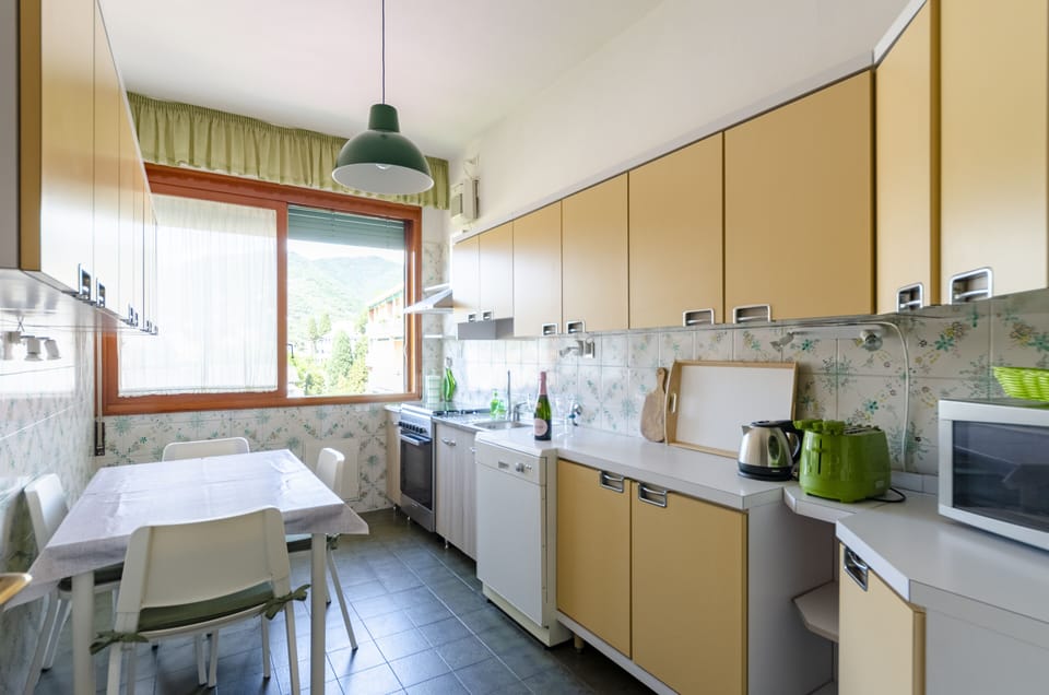 Apartment | Private kitchen | Dining tables