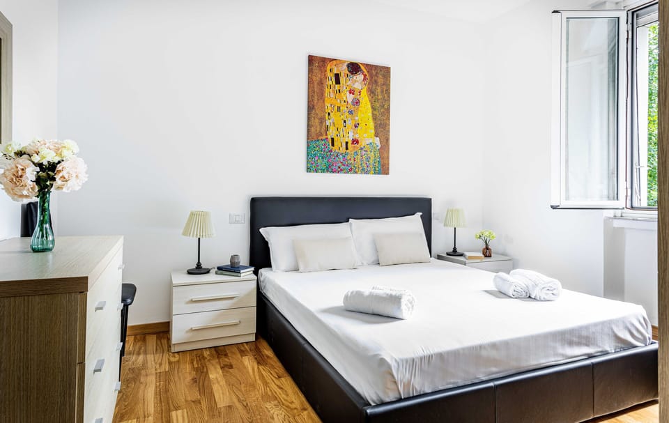 Apartment | Laptop workspace, blackout drapes, iron/ironing board, free WiFi