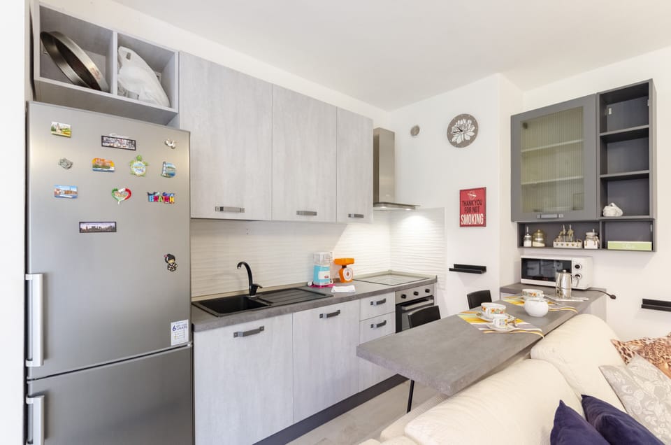 Apartment, 2 Bedrooms, Patio | Private kitchen | Fridge, microwave, oven, stovetop