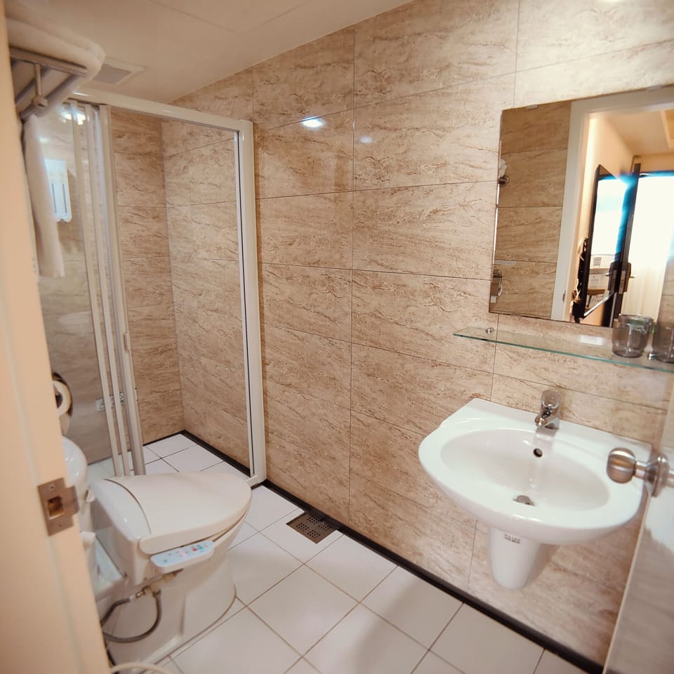 Basic Double Room | Bathroom | Hair dryer, slippers, bidet
