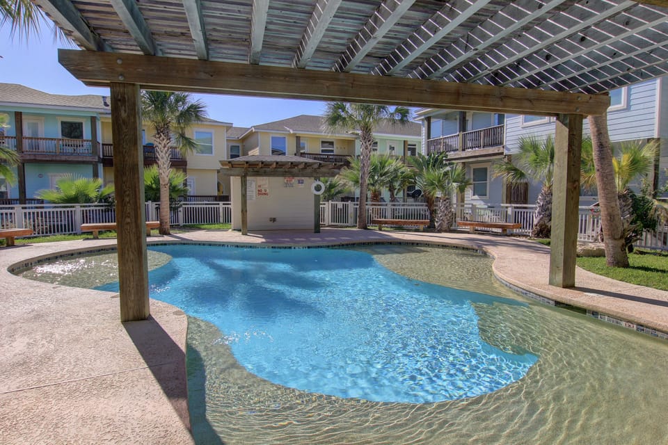 Studio (3 Bedrooms) | Property amenity