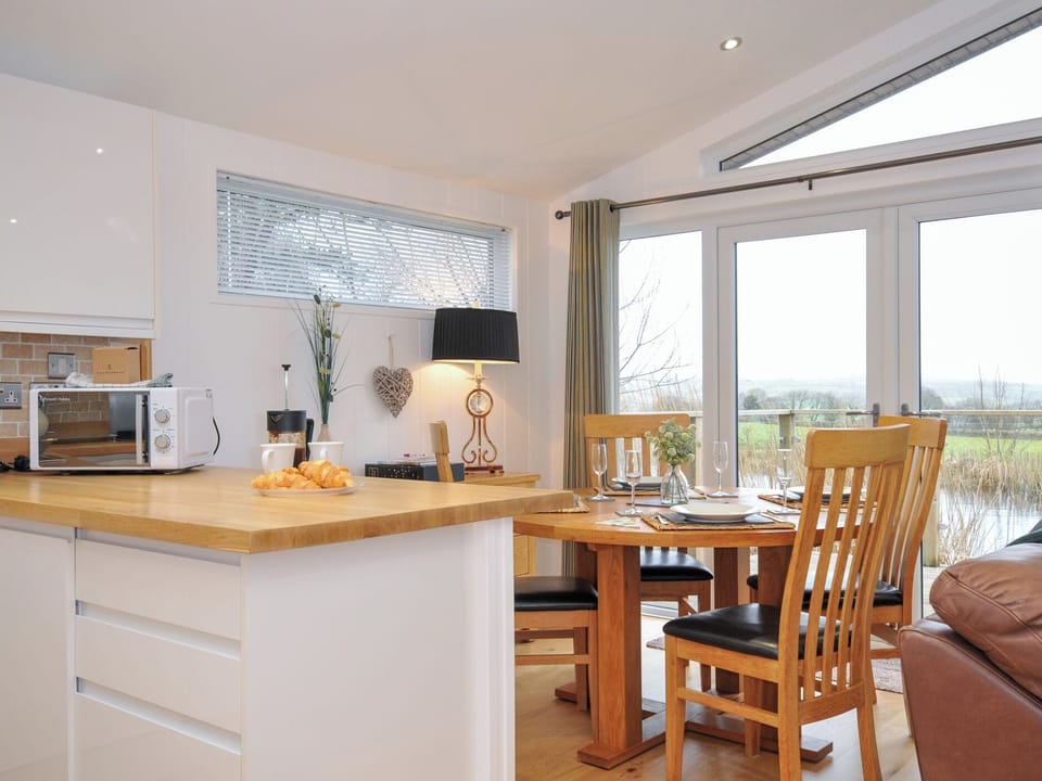 Cottage | Dining