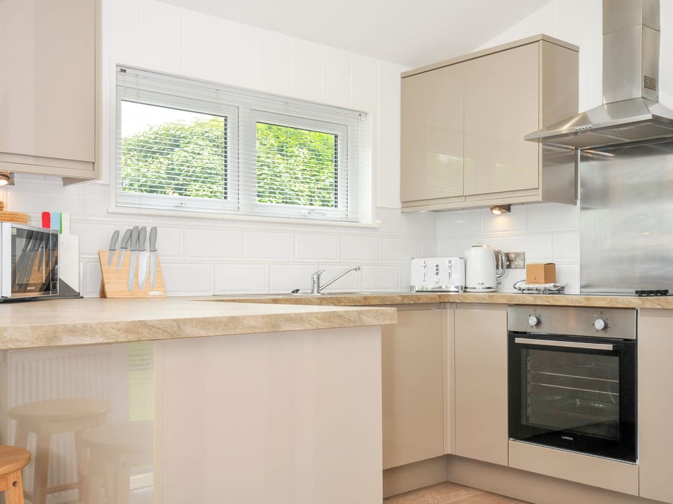 Cottage | Private kitchen | Fridge, dishwasher, electric kettle, toaster