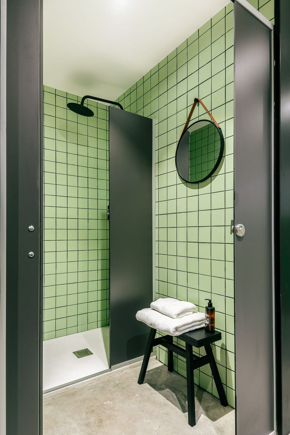 Basic Shared Dormitory | Bathroom shower