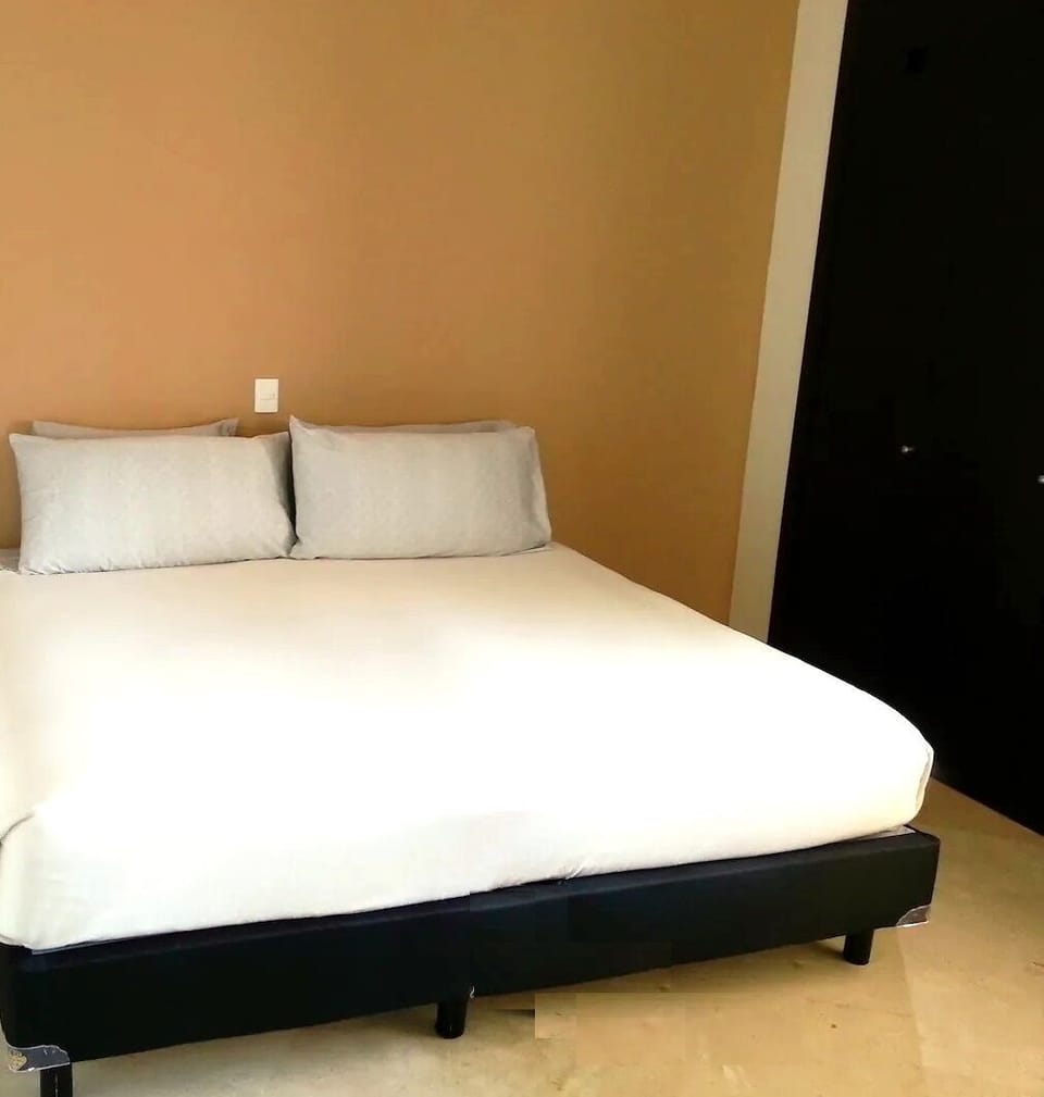 Family Condo | 4 bedrooms, free WiFi, bed sheets