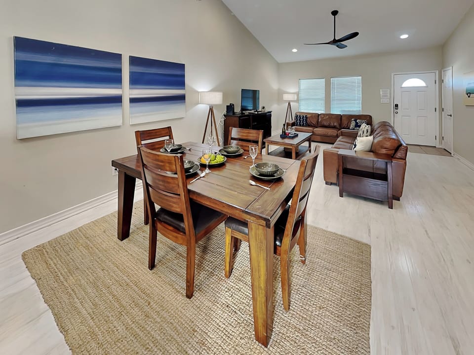 Condo (2 Bedrooms) | Property amenity