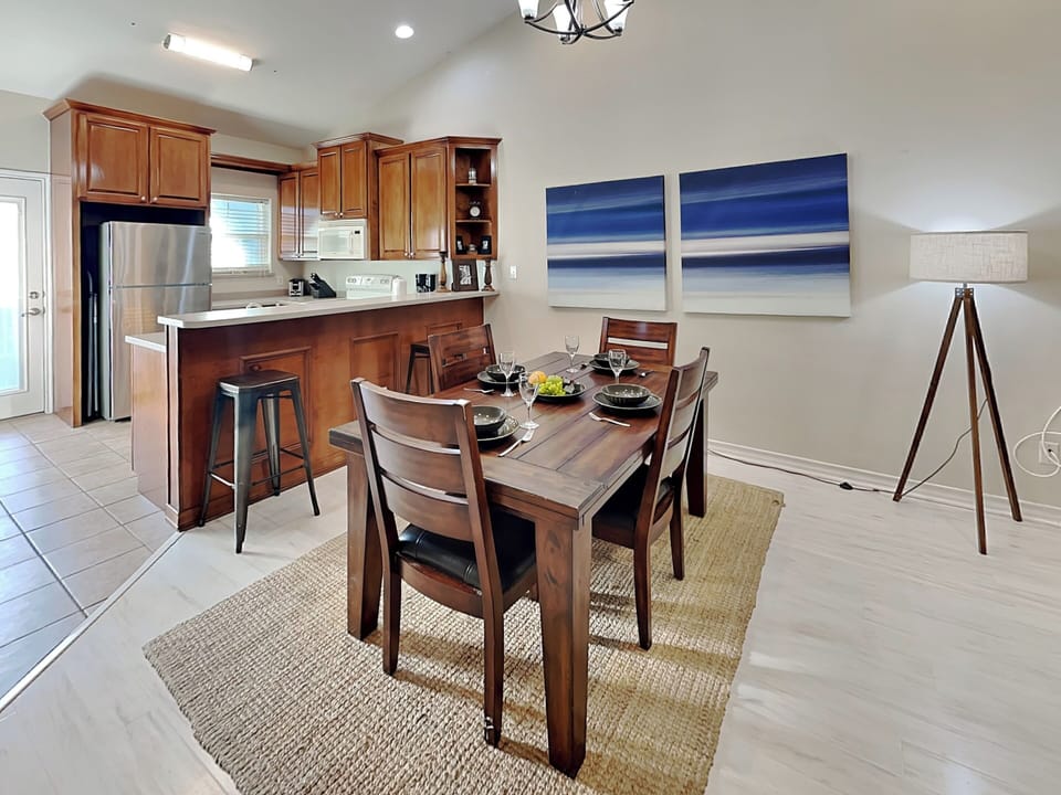 Condo (2 Bedrooms) | Property amenity