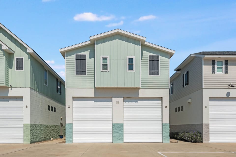Condo (2 Bedrooms) | Property amenity