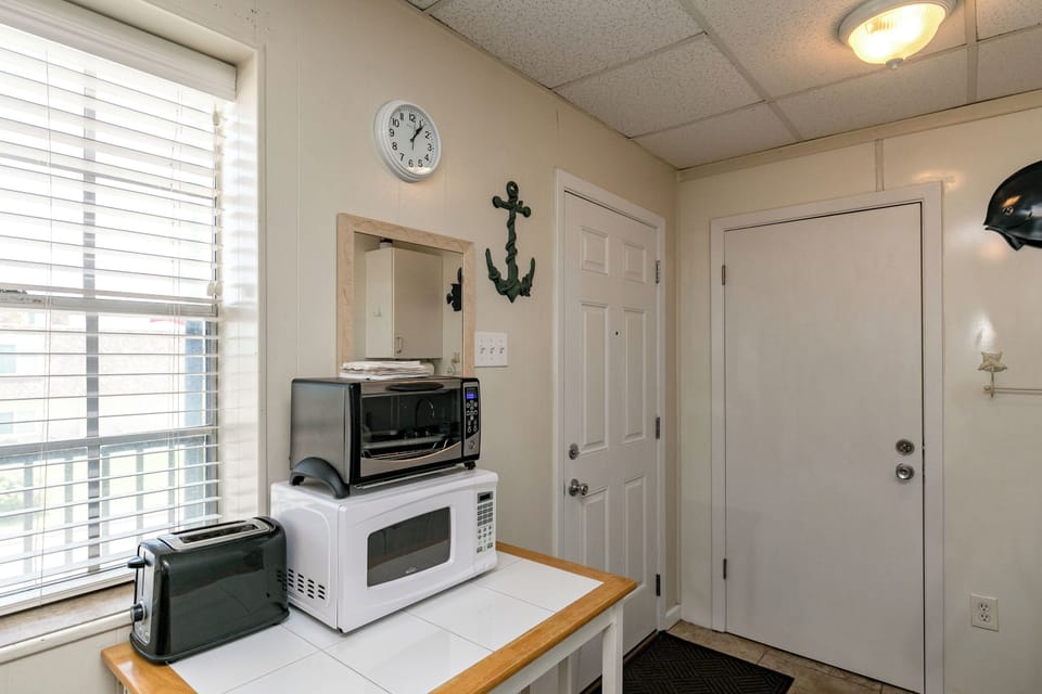 Condo (0 Bedroom) | Property amenity