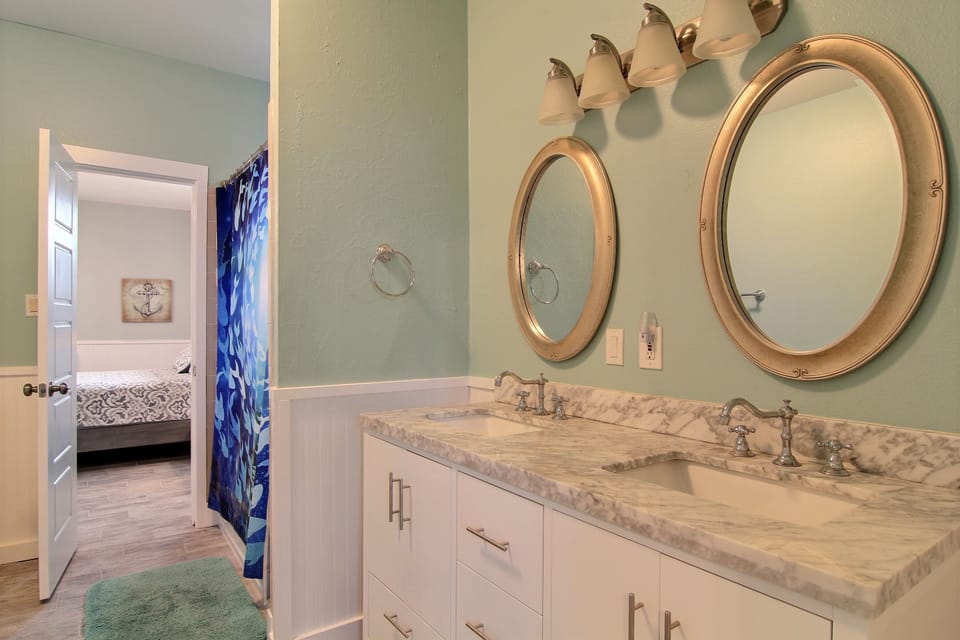 Cake by the Ocean by Silver Sands Vacation Rentals House in Port Aransas