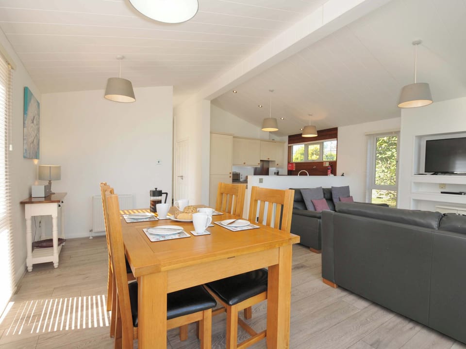 Cottage | Living area | Fireplace