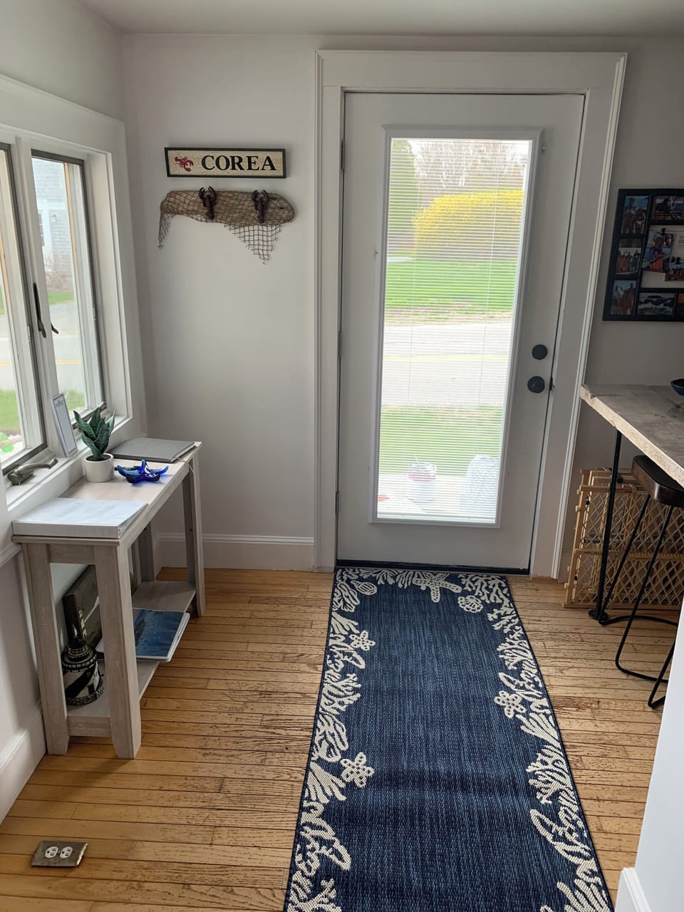 Entry into dining room 