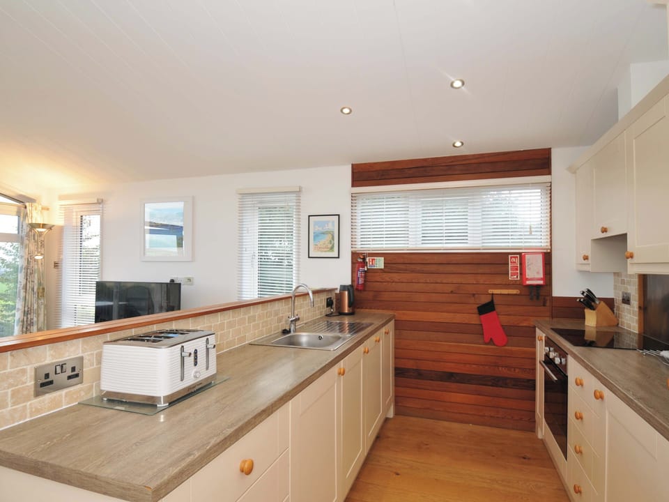 Cottage | Private kitchen | Fridge, dishwasher, cookware/dishes/utensils