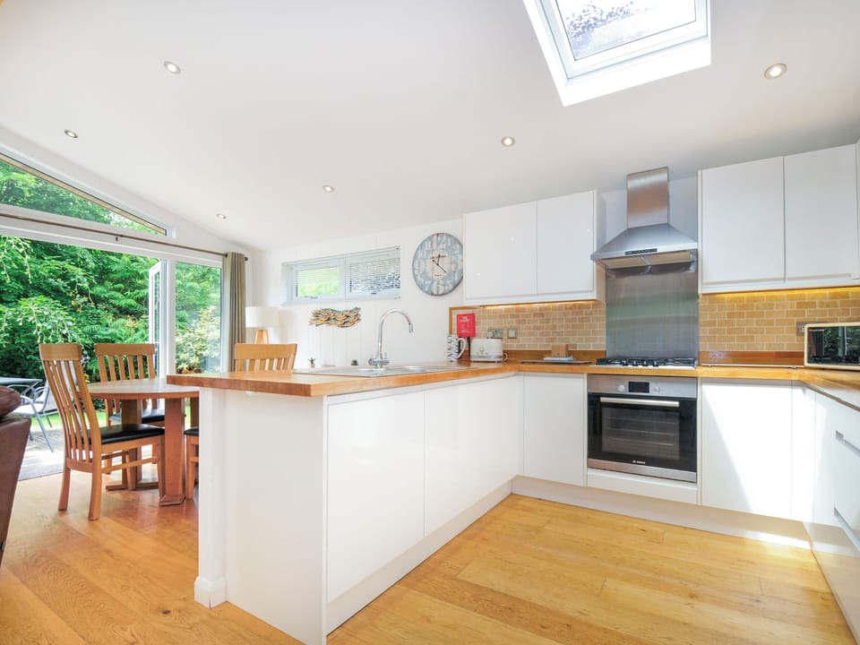 Fridge, dishwasher, cookware/dishes/utensils