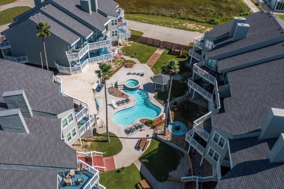 Condo (2 Bedrooms) | Property amenity