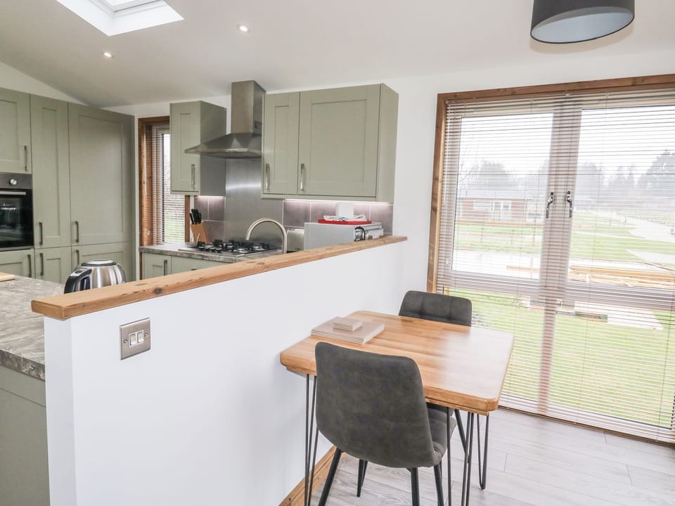 Cottage | Private kitchen | Fridge, dishwasher, electric kettle, toaster