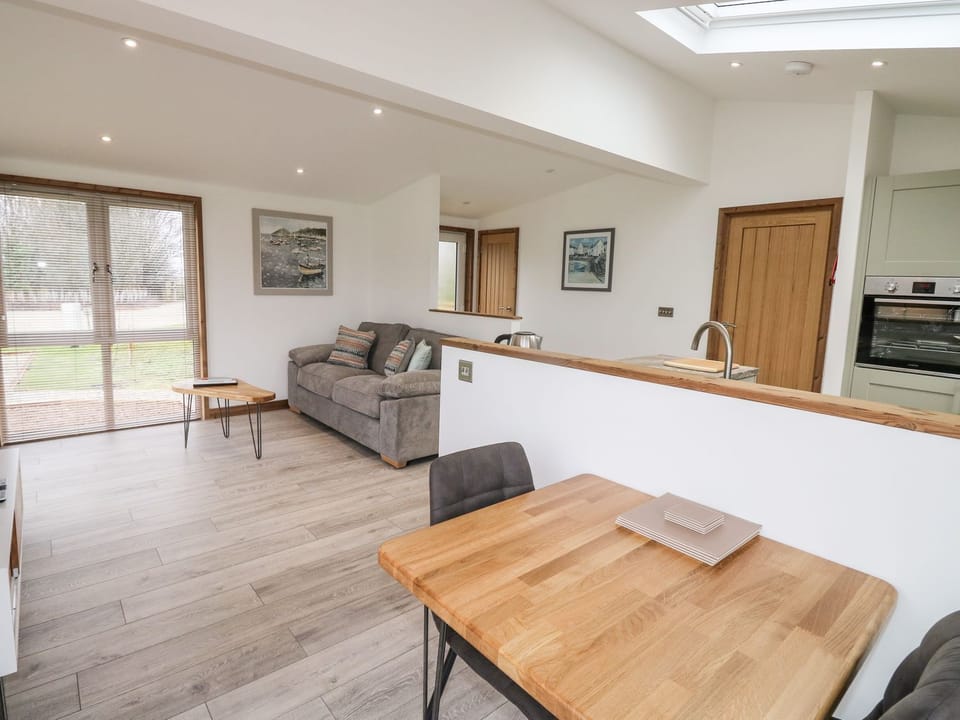 Cottage | Private kitchen | Fridge, dishwasher, electric kettle, toaster