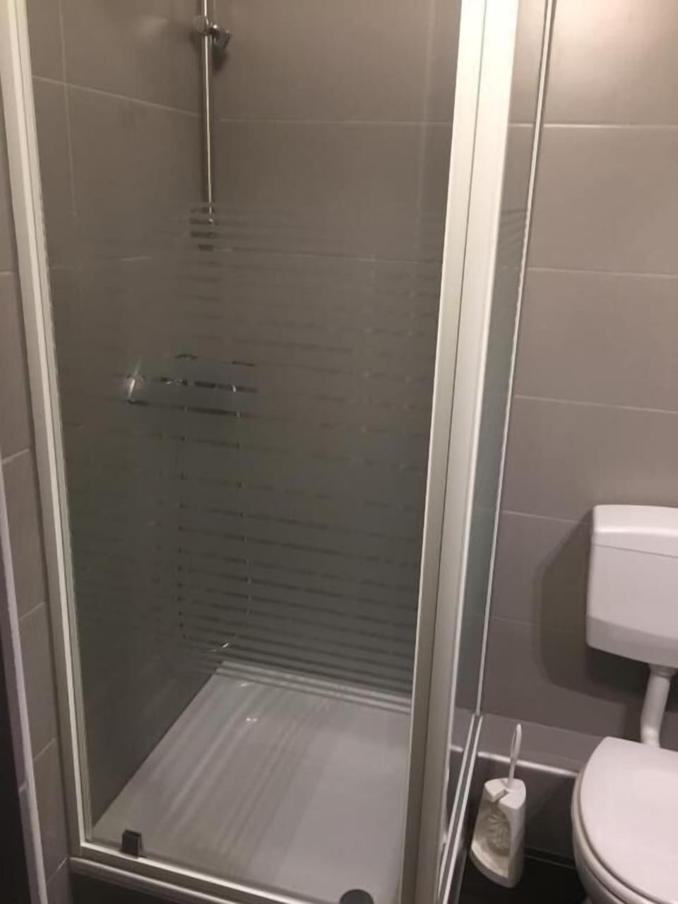 Basic Single Room | Bathroom | Shower, hair dryer, towels, soap