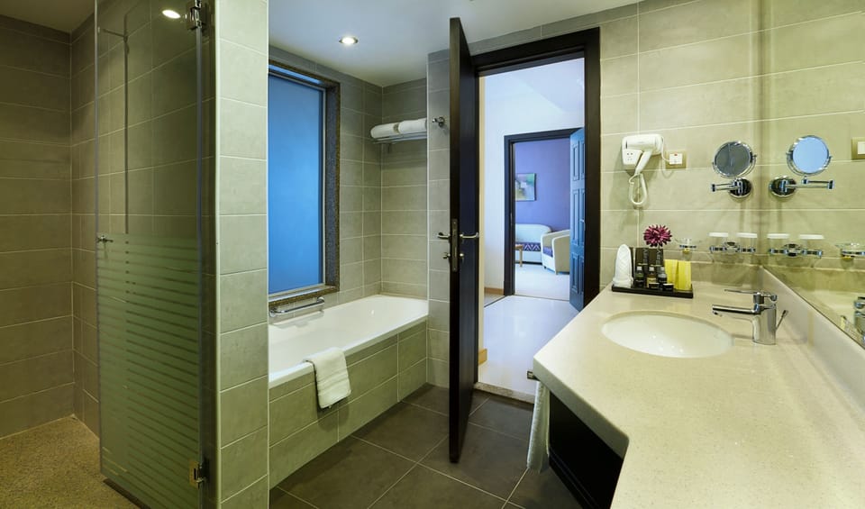 Rainfall showerhead, free toiletries, hair dryer, slippers