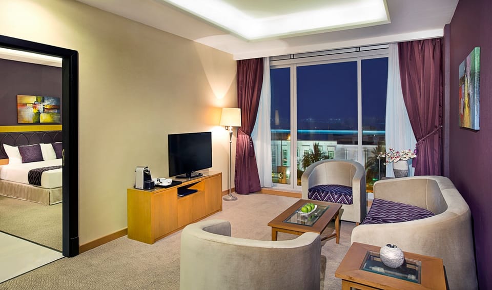 32-inch LCD TV with satellite channels, TV