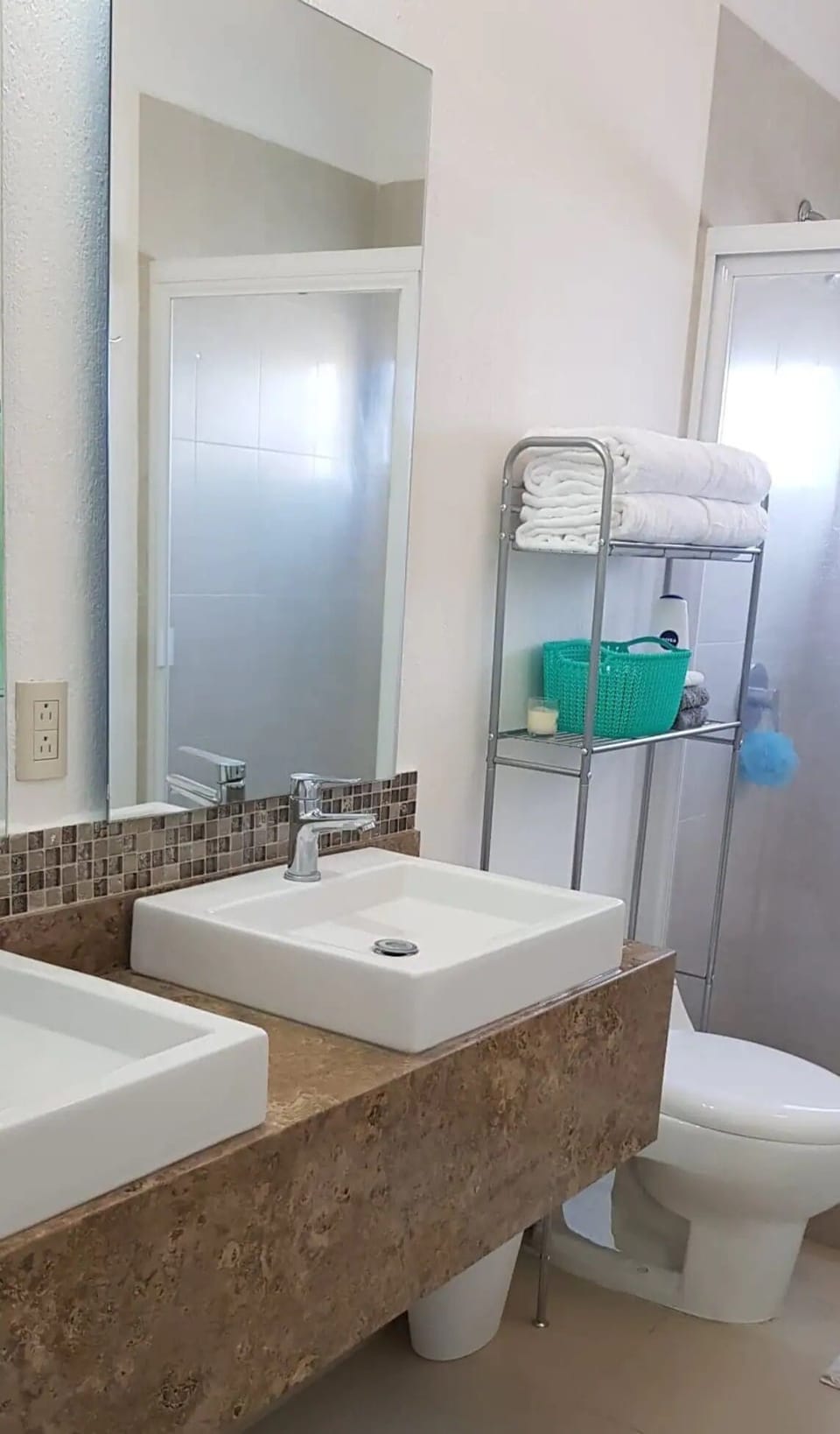 Family Condo | Shared bathroom