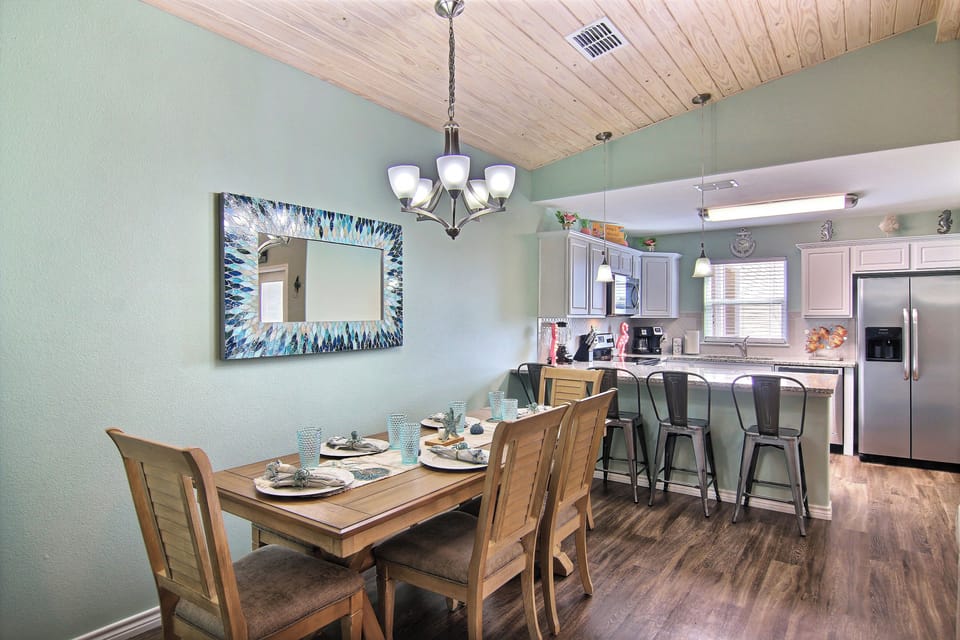 Condo (4 Bedrooms) | Property amenity