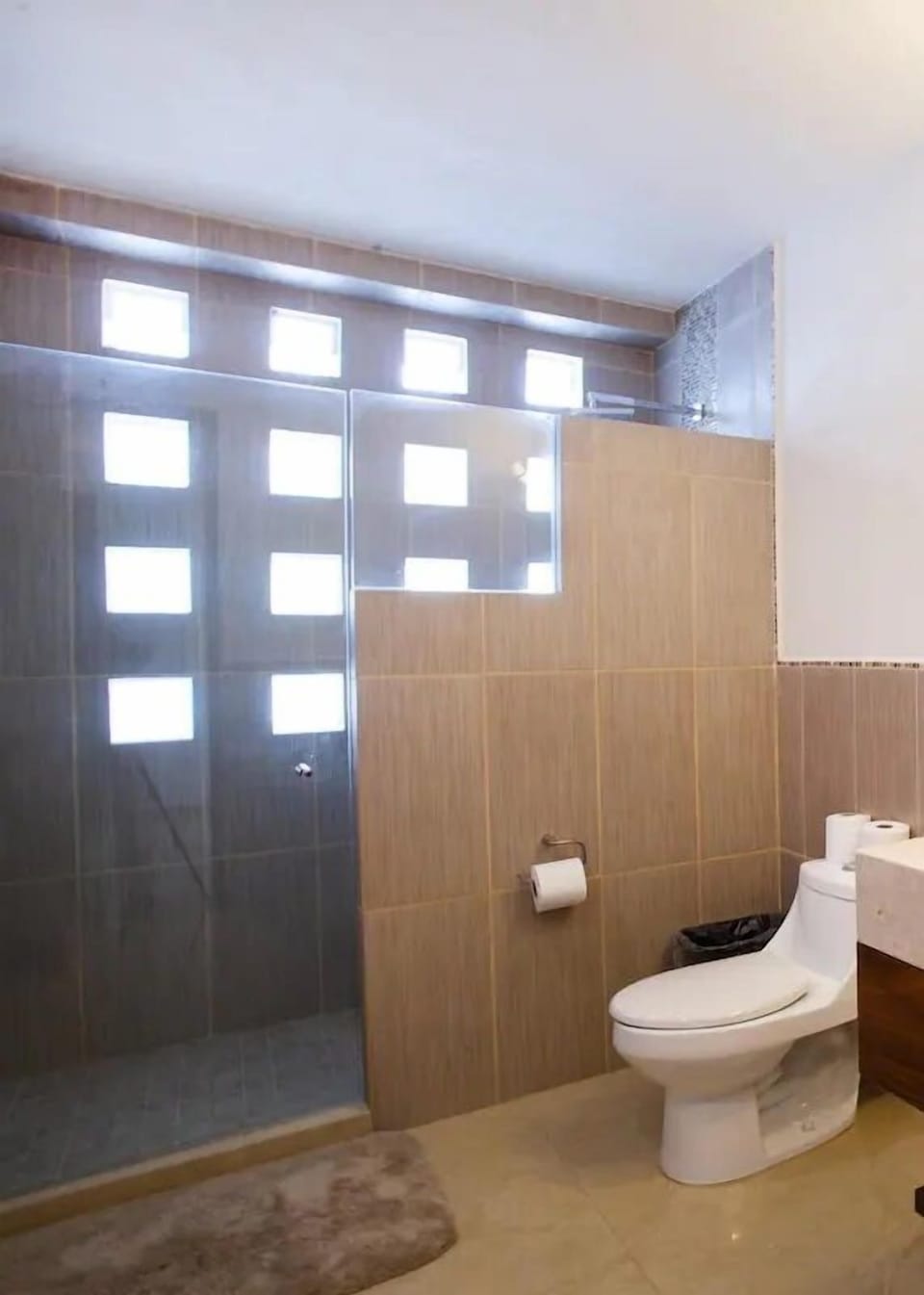 Comfort Condo | Shared bathroom