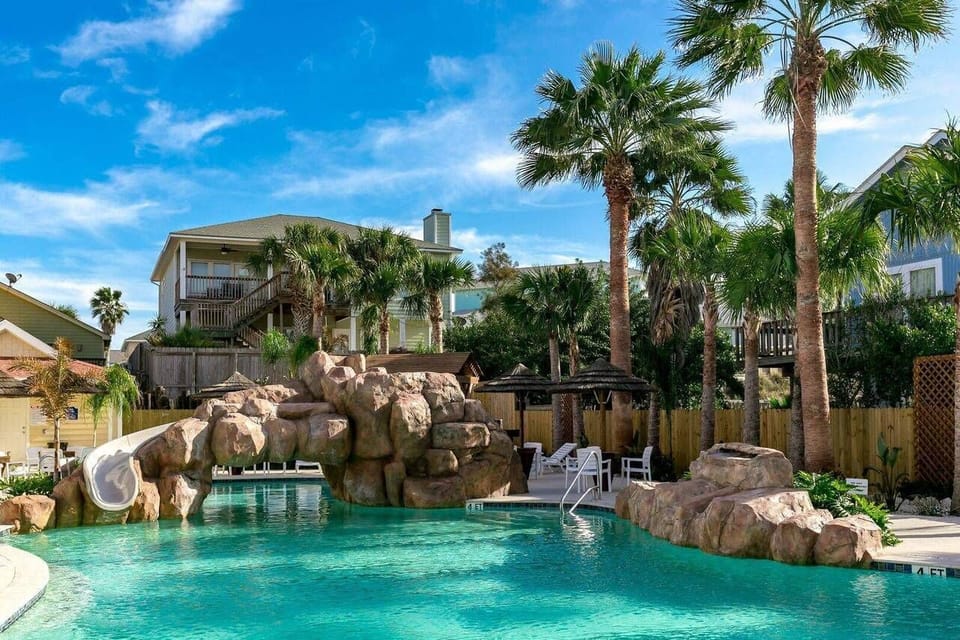 Condo (4 Bedrooms) | Property amenity