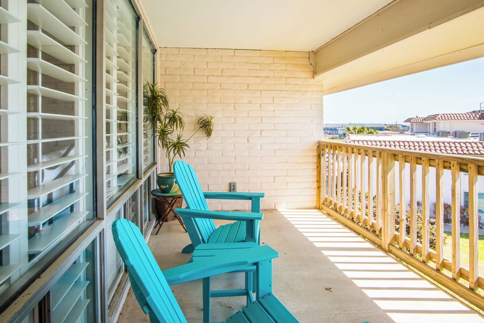 Condo (2 Bedrooms) | Property amenity