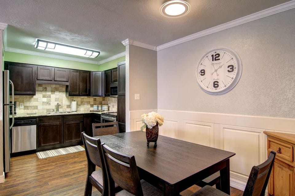 Condo (2 Bedrooms) | Property amenity