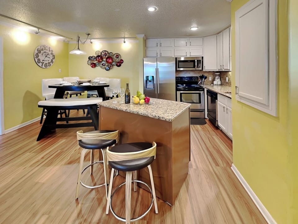 Condo (2 Bedrooms) | Property amenity